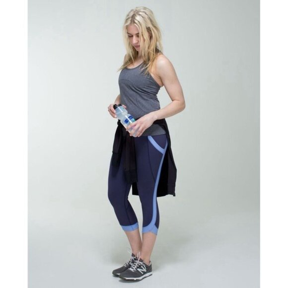 Lululemon Women's Leggings Size 4 Chase Me Crop II Cadet Blue Navy Lullaby - Picture 1 of 14
